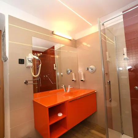 Fedrig For 10 אכסניה *