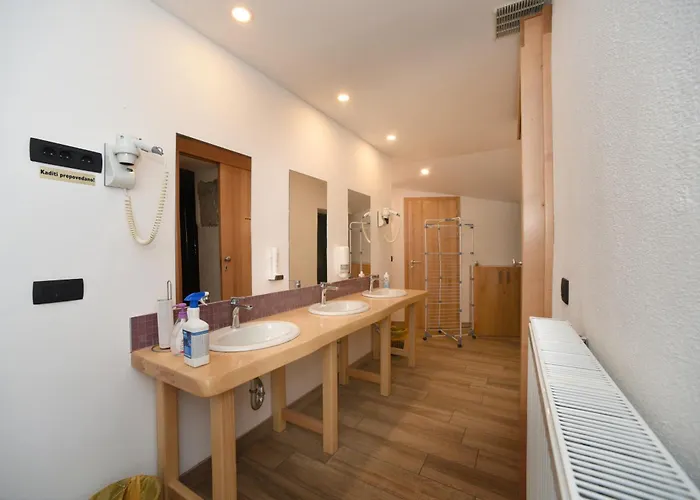 Vandrerhjem Fedrig For 10 *